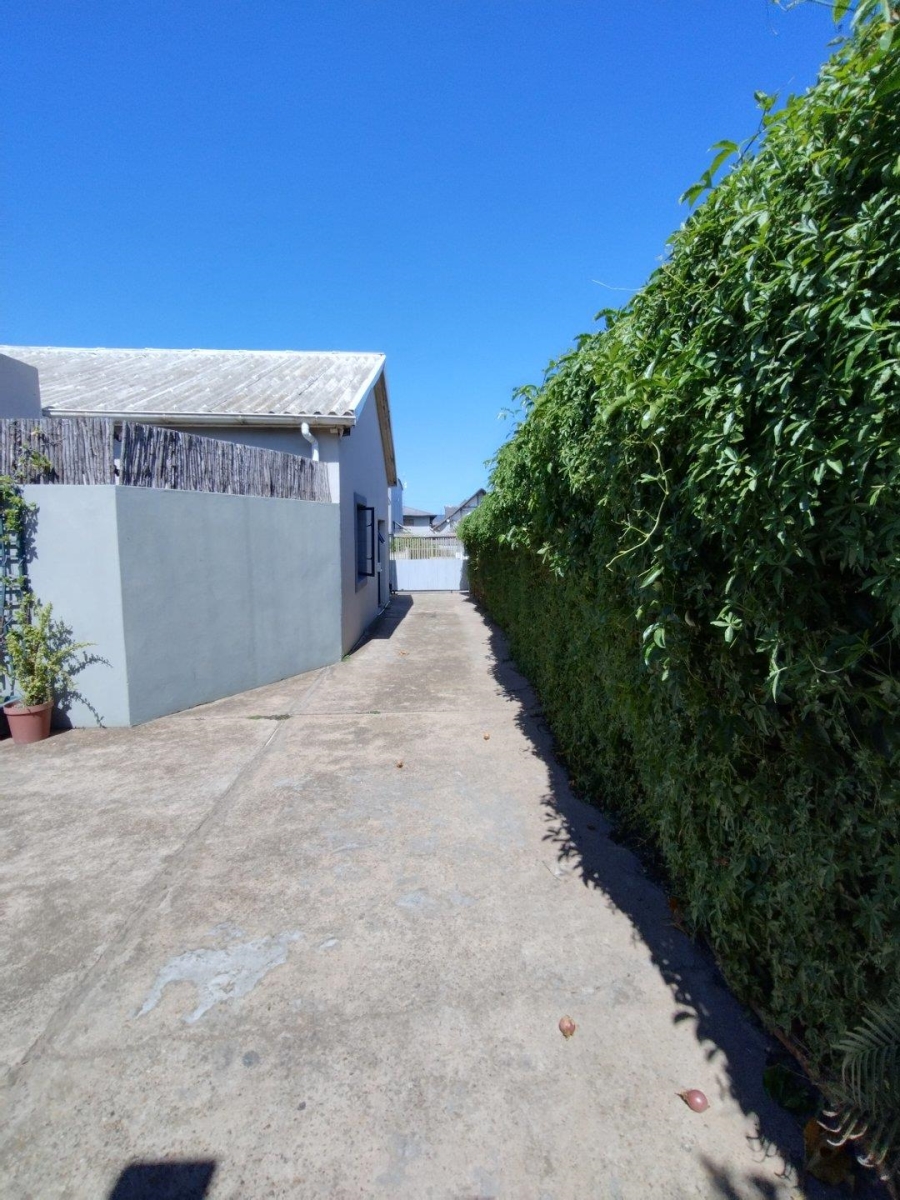 5 Bedroom Property for Sale in Jeffreys Bay Central Eastern Cape